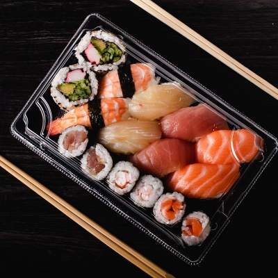 Contenitore pet trasparente e colorato per alimenti